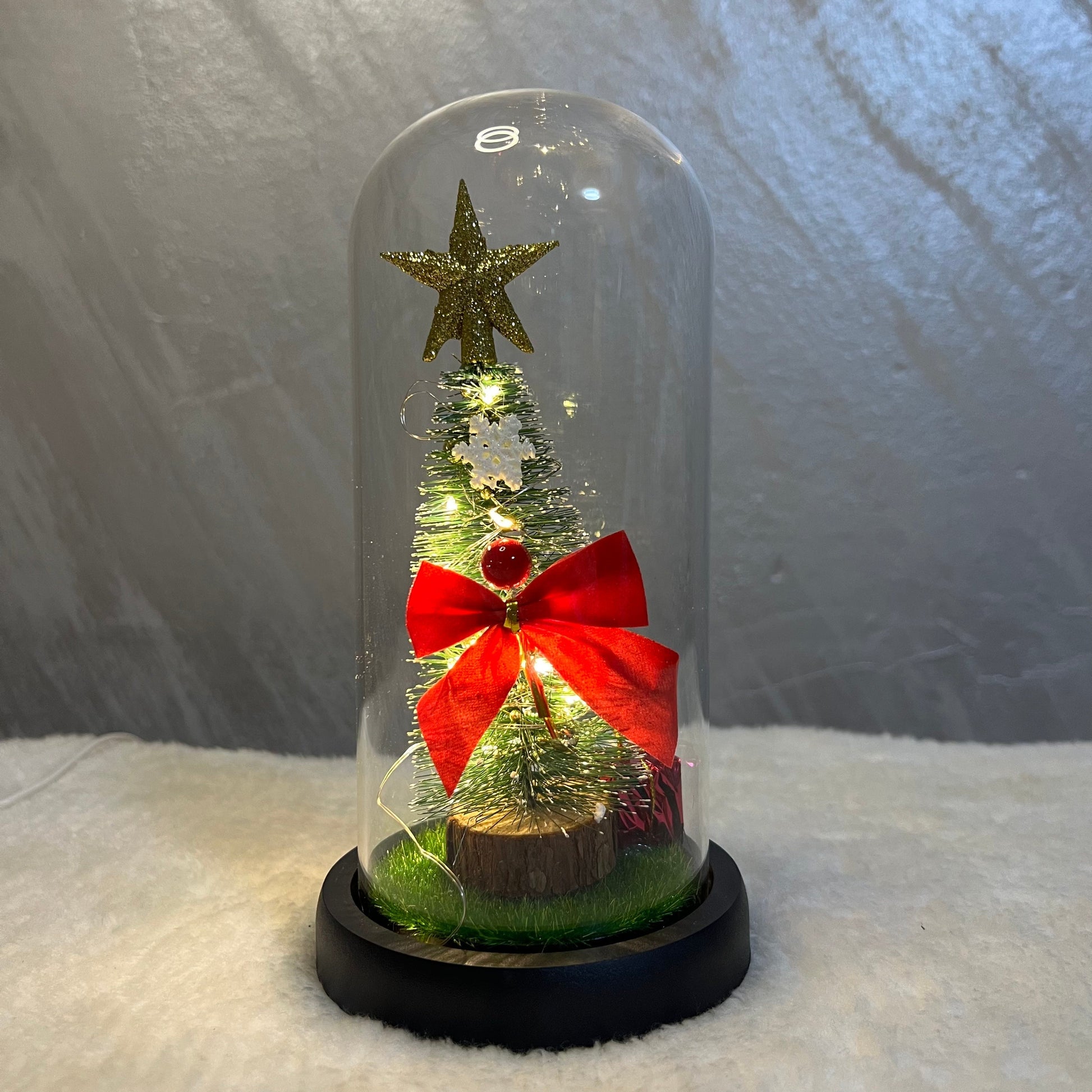 Zastakljena jelkica 22 cm, Jelka u staklenom zvonu