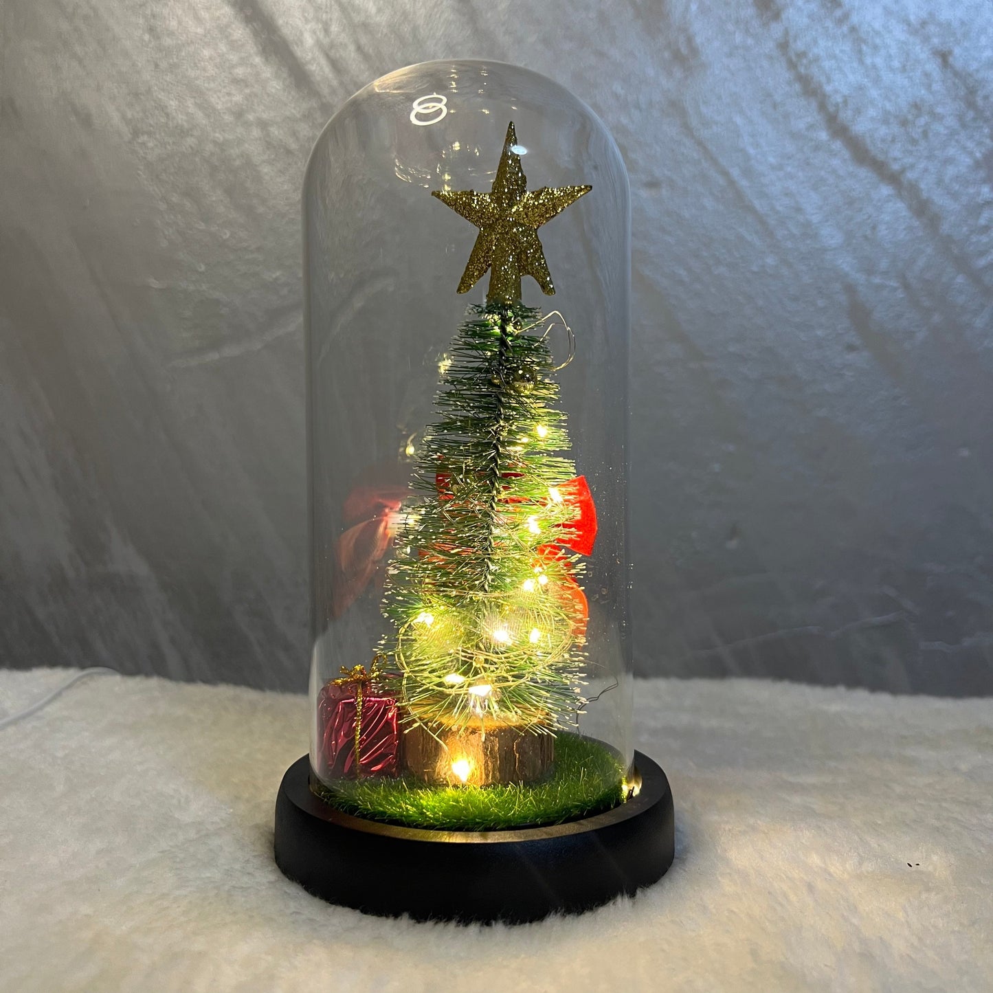 Zastakljena jelkica 22 cm, Jelka u staklenom zvonu