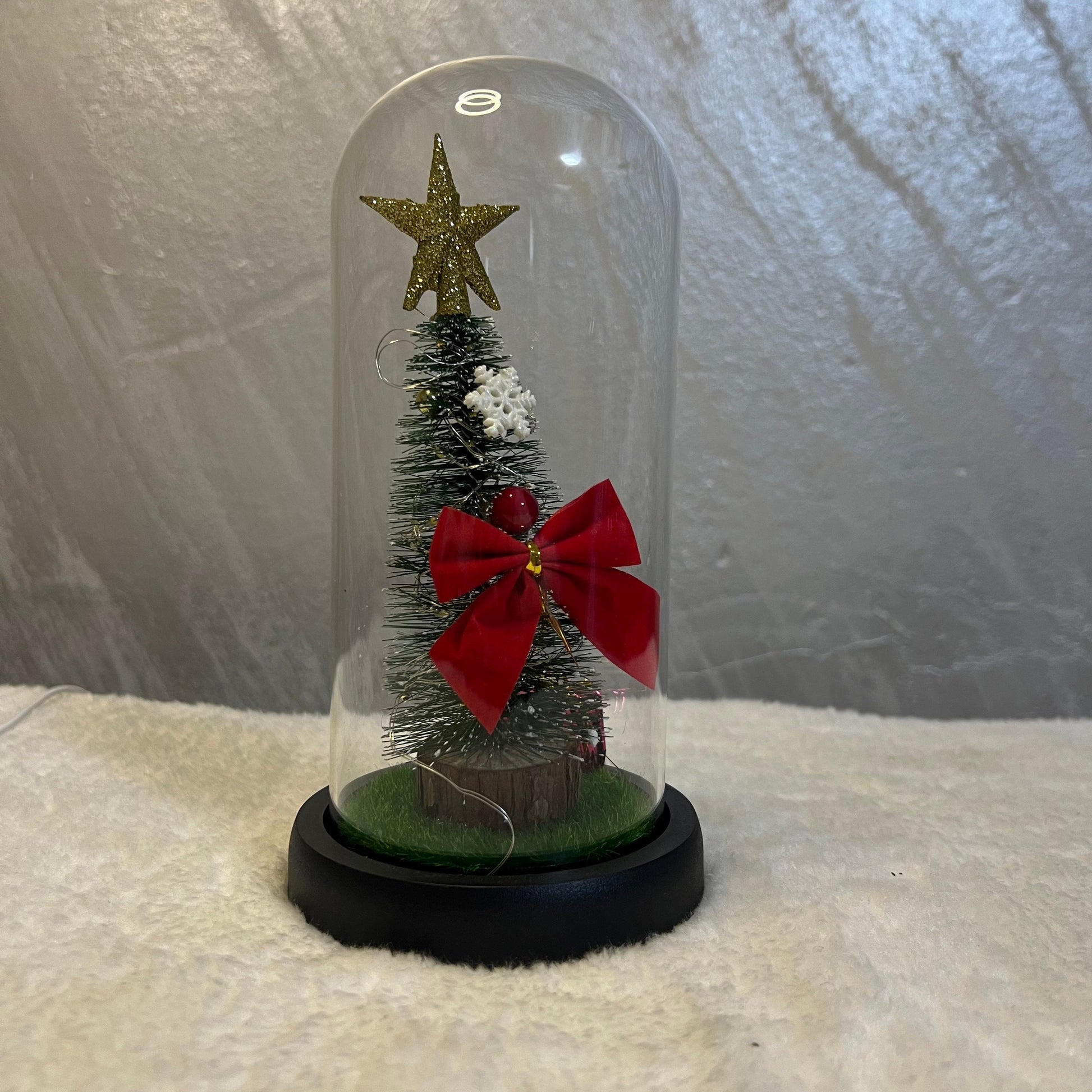Zastakljena jelkica 22 cm, Jelka u staklenom zvonu